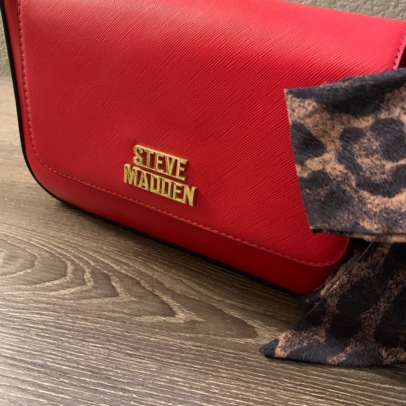 NWOT Steve Madden Red Shoulder Bag with Scarf - Picture 2 of 5